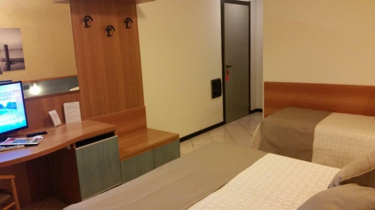 Albergo Al Cacciatore Desenzano del Garda Exterior foto